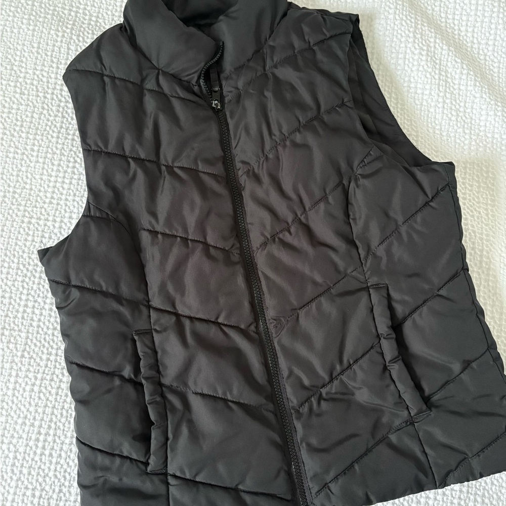 Aeropostale women’s Black puffer vest